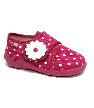 Pink polka dots shoes for a toddler girl